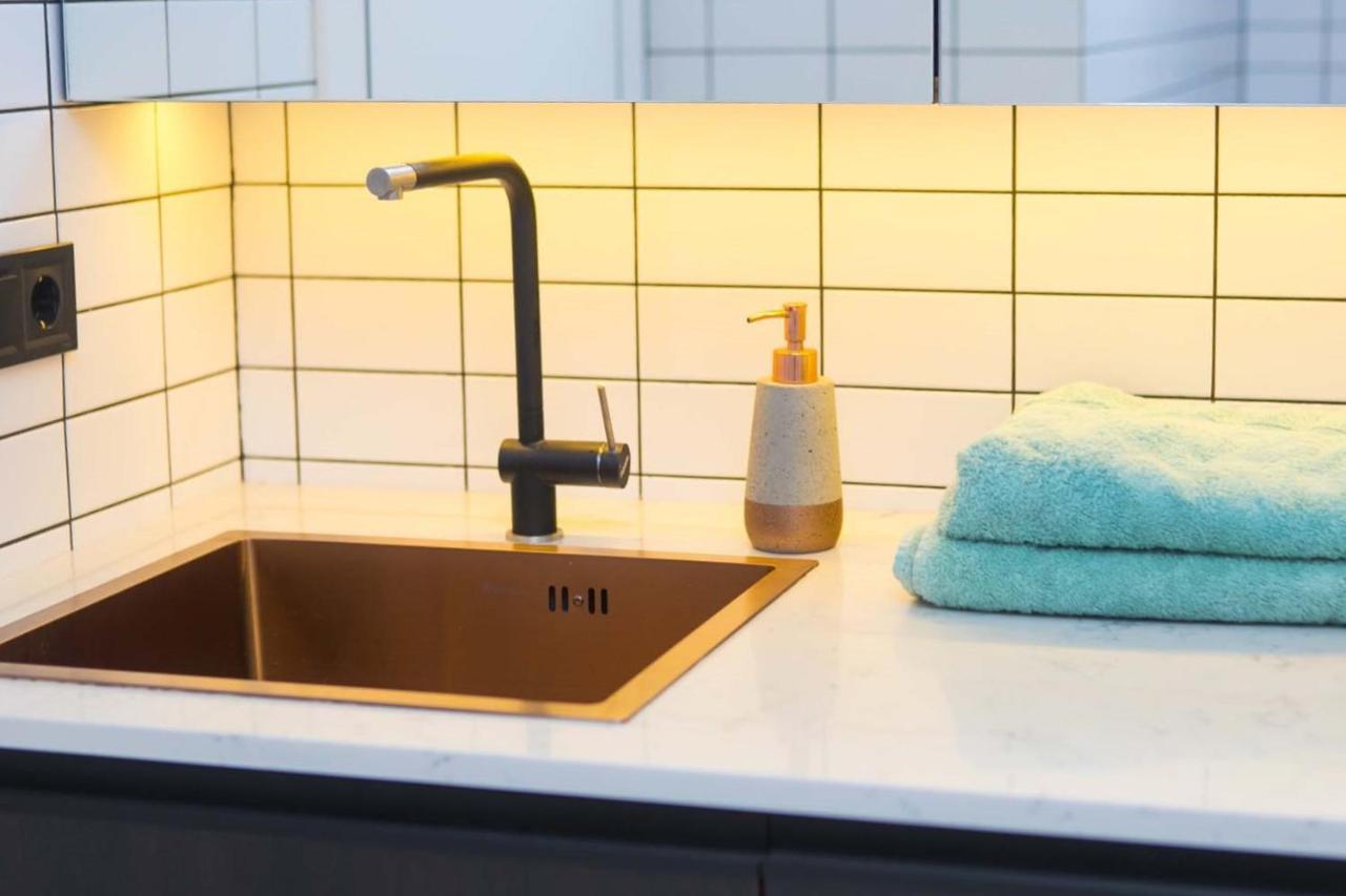 Stylish 1 Bedroom Studio Near Most City Dnipro Eksteriør bilde